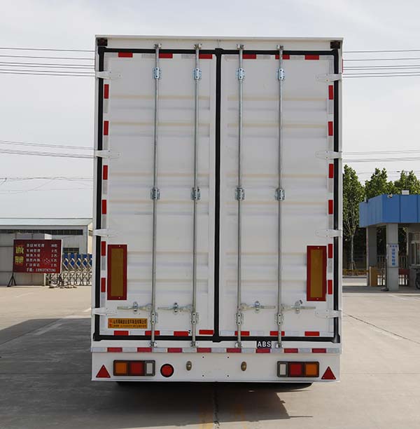 梁郓牌SLY9180XXYE厢式运输半挂车